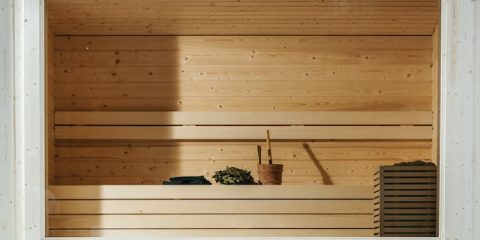 Creëer je eigen wellnessparadijs in de tuin met een jacuzzi en sauna