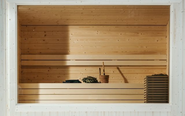 Creëer je eigen wellnessparadijs in de tuin met een jacuzzi en sauna